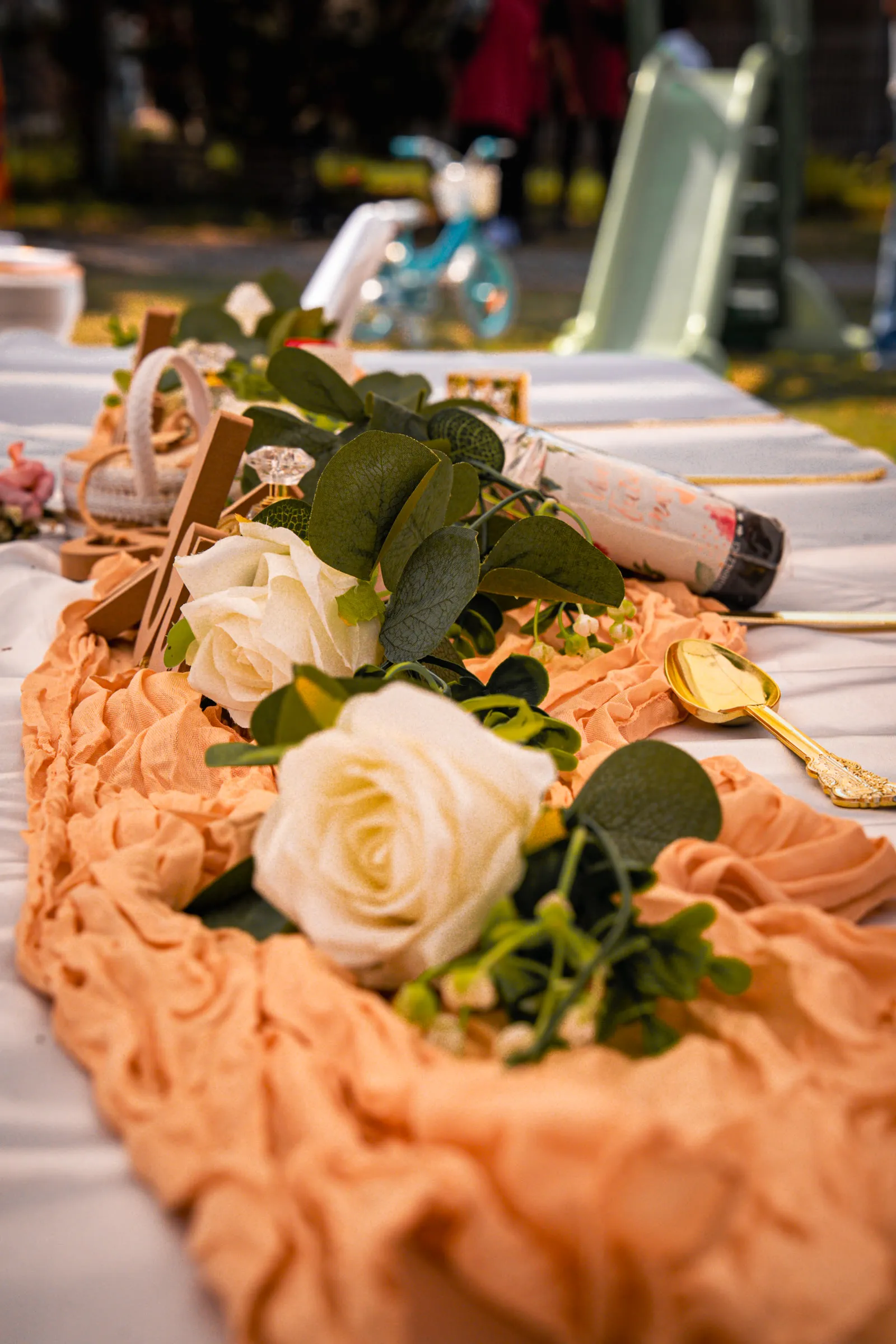Table fleurie de réception de mariage